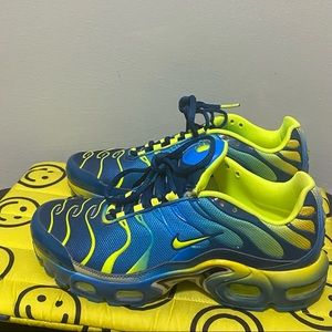 nike air max plus in neon yellow and blue